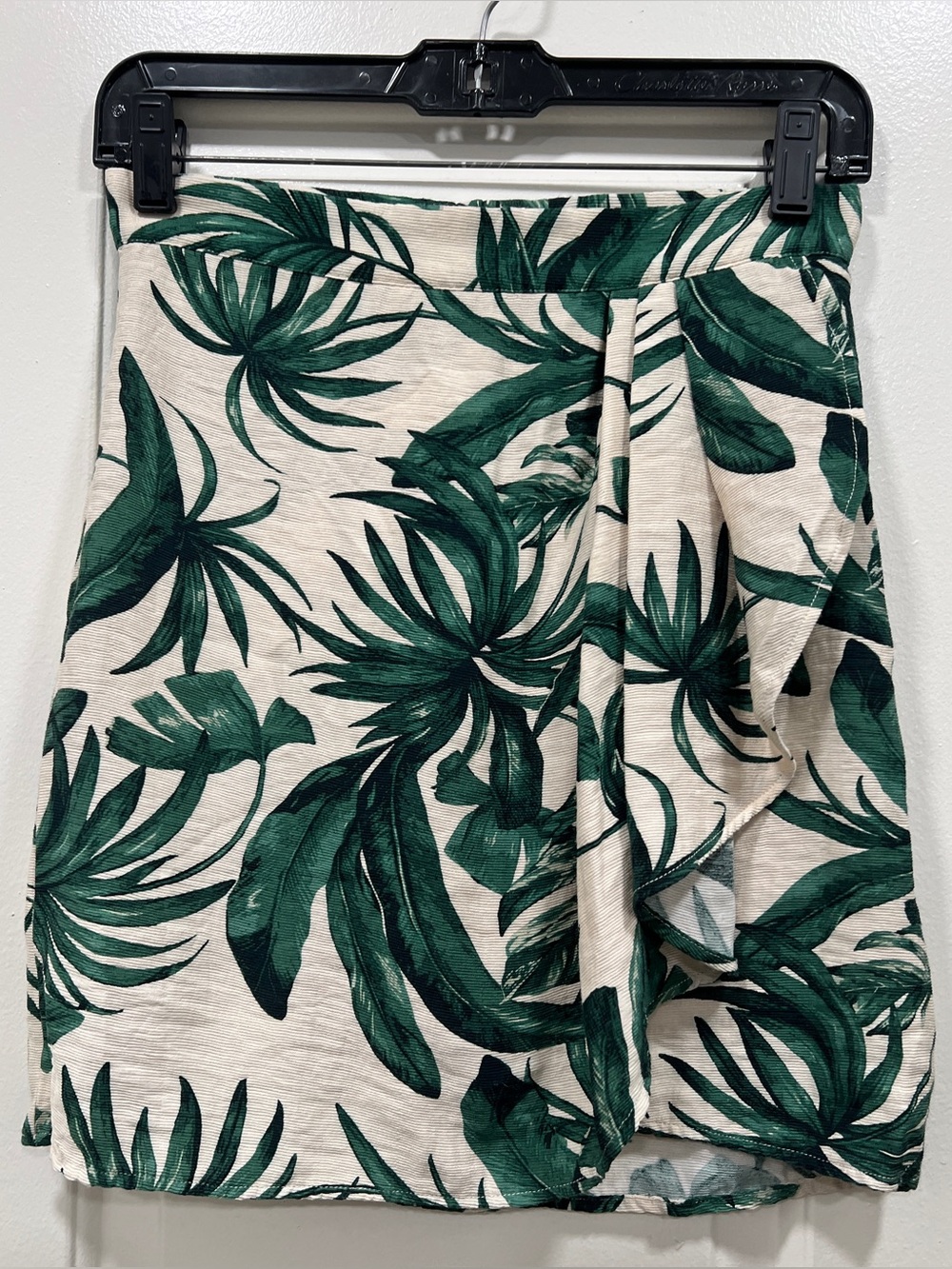 H&M Tropical Leaf Print Wrap Skirt Size 4 Green & Cream